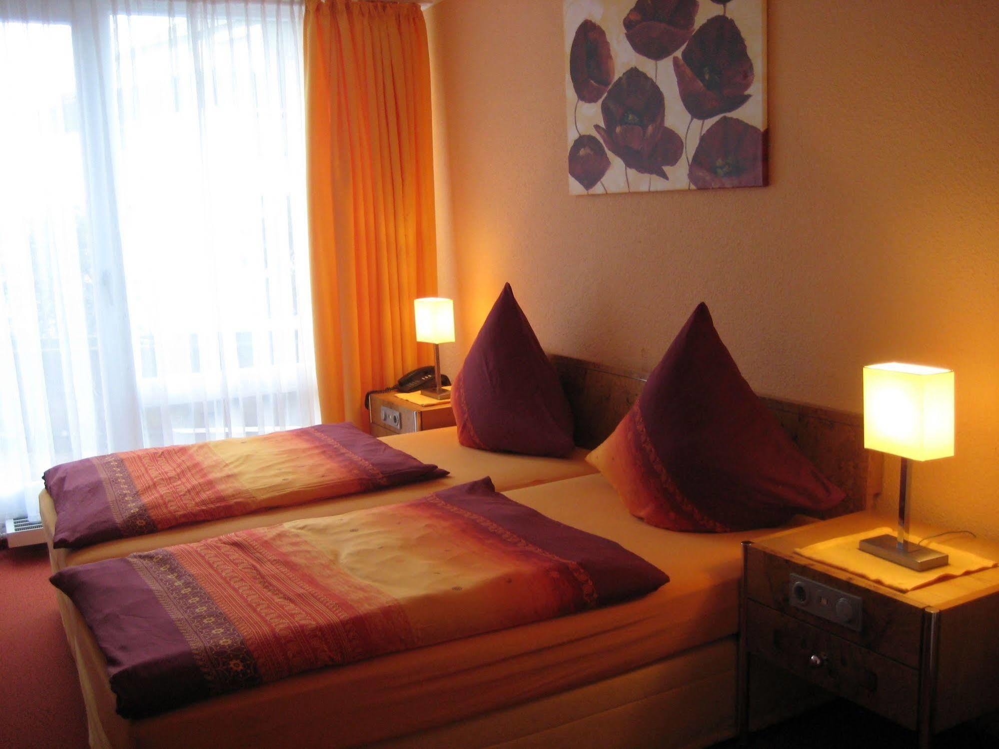 Stadthotel-Garni Нойвид Экстерьер фото