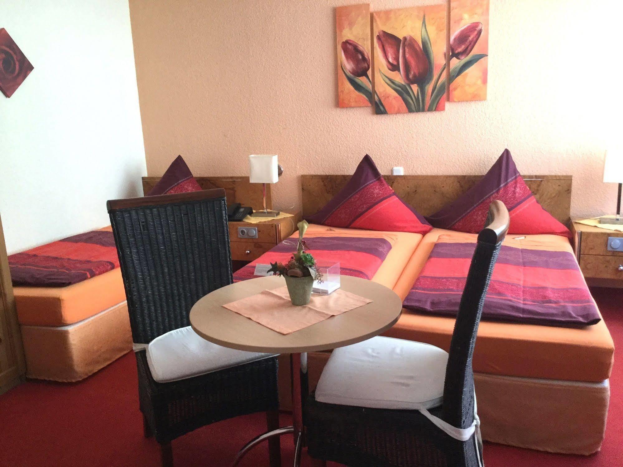 Stadthotel-Garni Нойвид Экстерьер фото